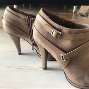 FERGALICIOUS high heeled brown booties